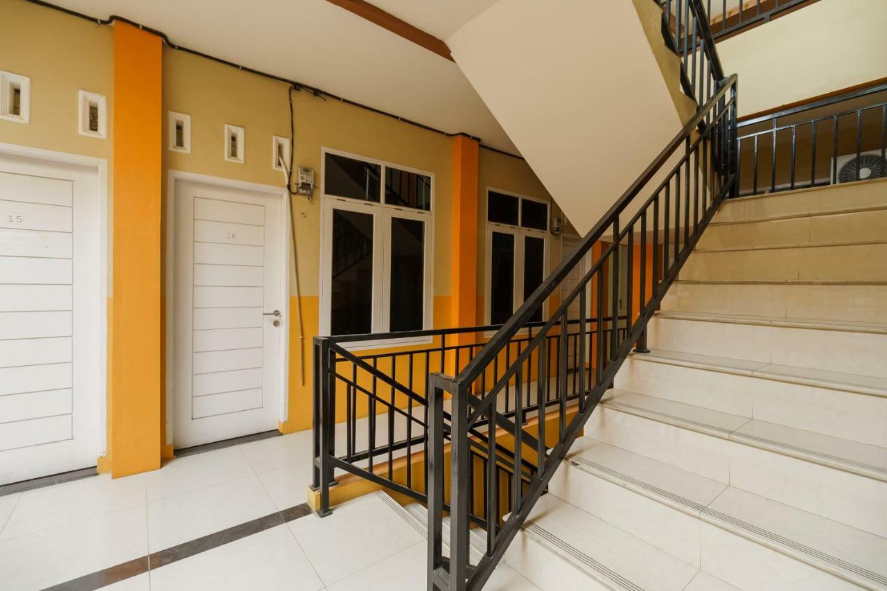 מלון Reddoorz Syariah Near Rs Pirngadi מדאן מראה חיצוני תמונה